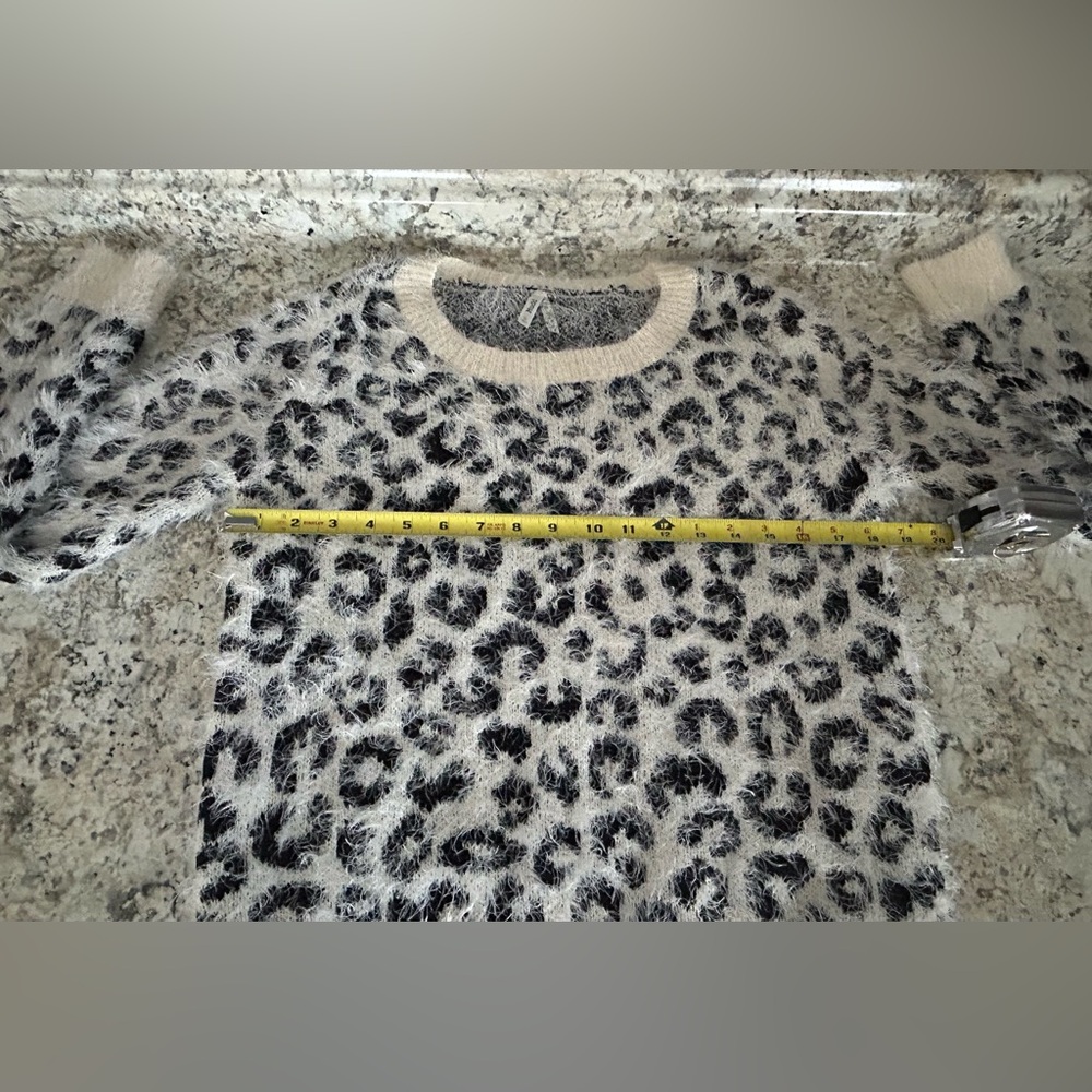 Mudd Soft Fuzzy Cheetah Animal Print Eyelash Knit Crew Neck Sweater Size S - Picture 11 of 12